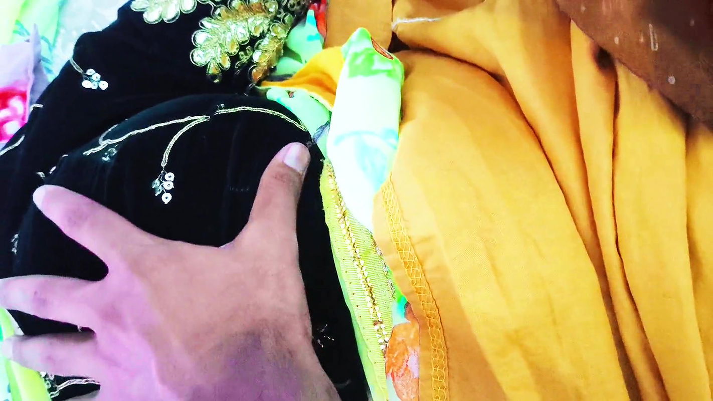 indian Stepdaughter’s small ass 18+ is ready for stepdaddy