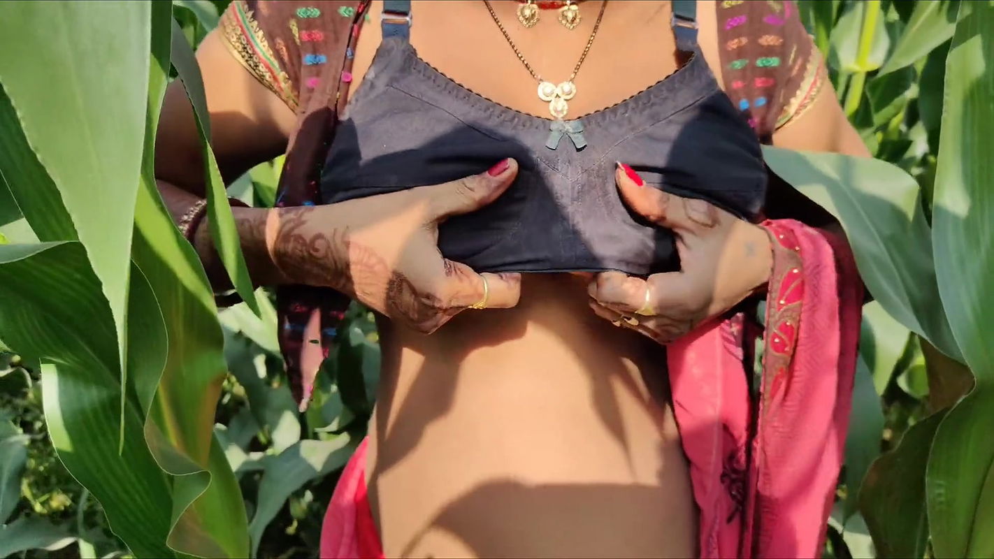 Indian Village Bhabhi Outdoor Vlog Enjoyed With Boobs Showing And Fingerings Indian Red Saree Remove Enjoyed Bhabhi Pregent