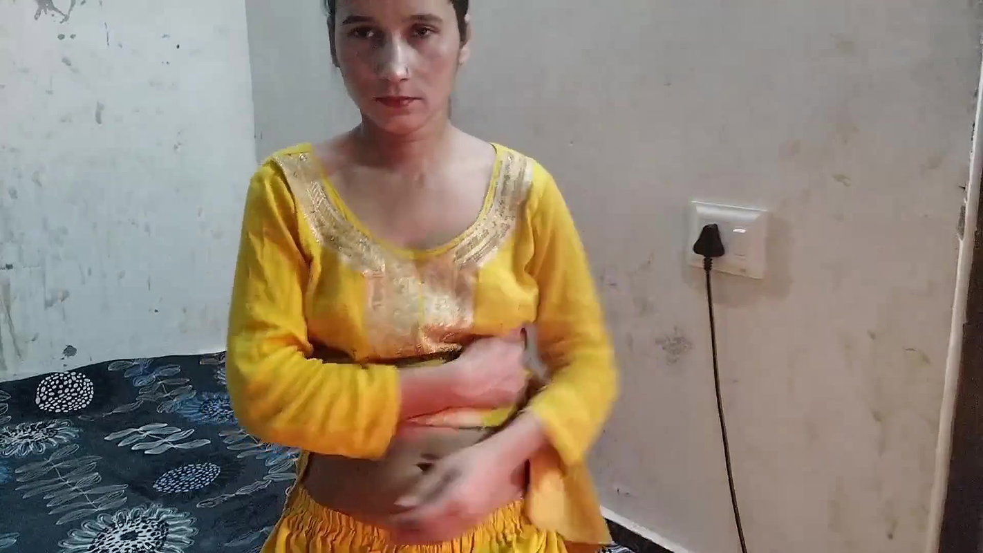 Bhabhi ko oyo me le jakar jabar dasti pela