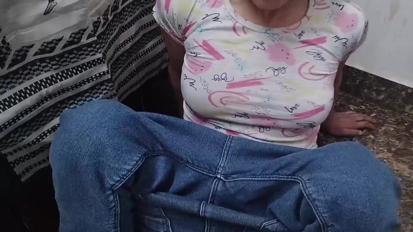 Muslim girlfriend ko ghar me band kar ke pel diya