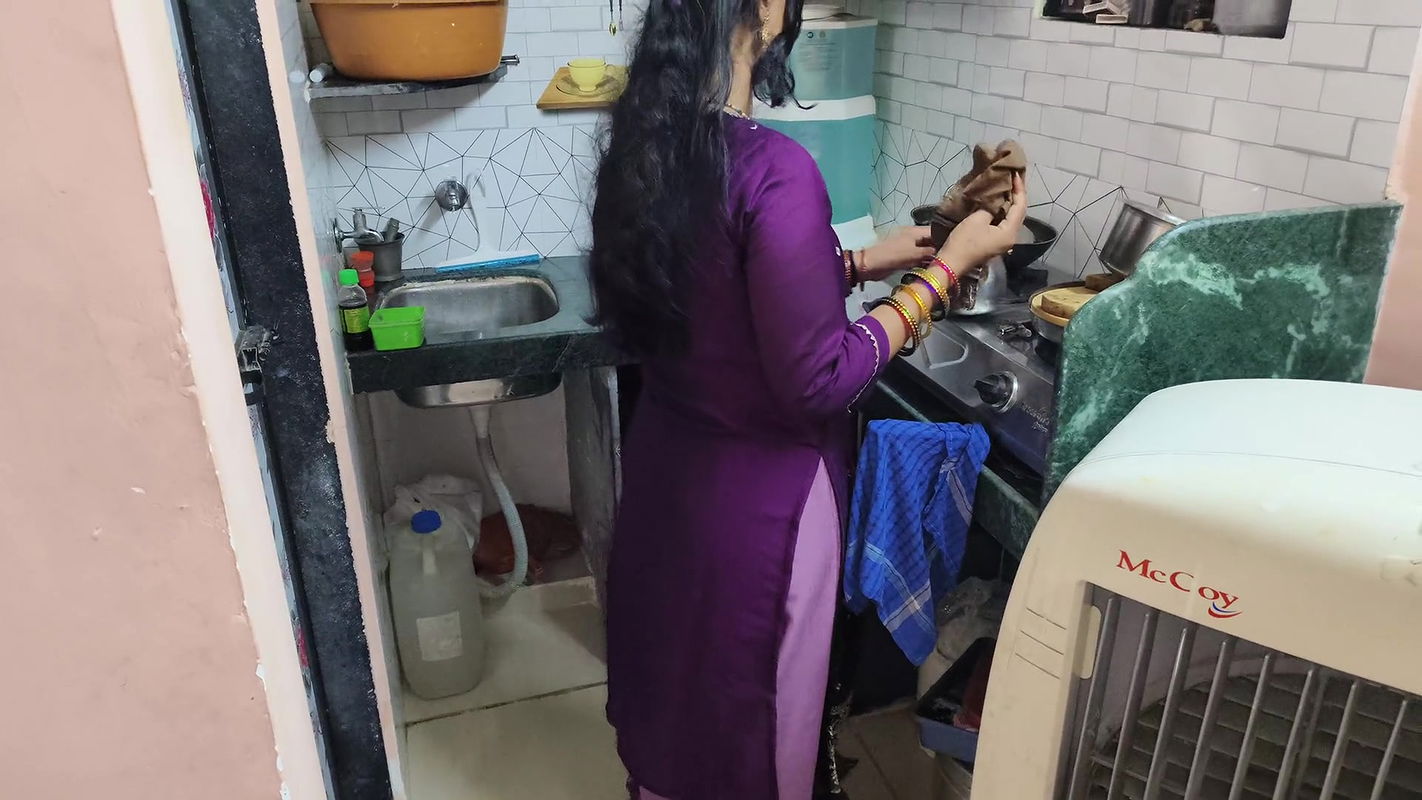 Hot beautiful Desi gaon ki bhabhi aur nadan devar full romantic sex