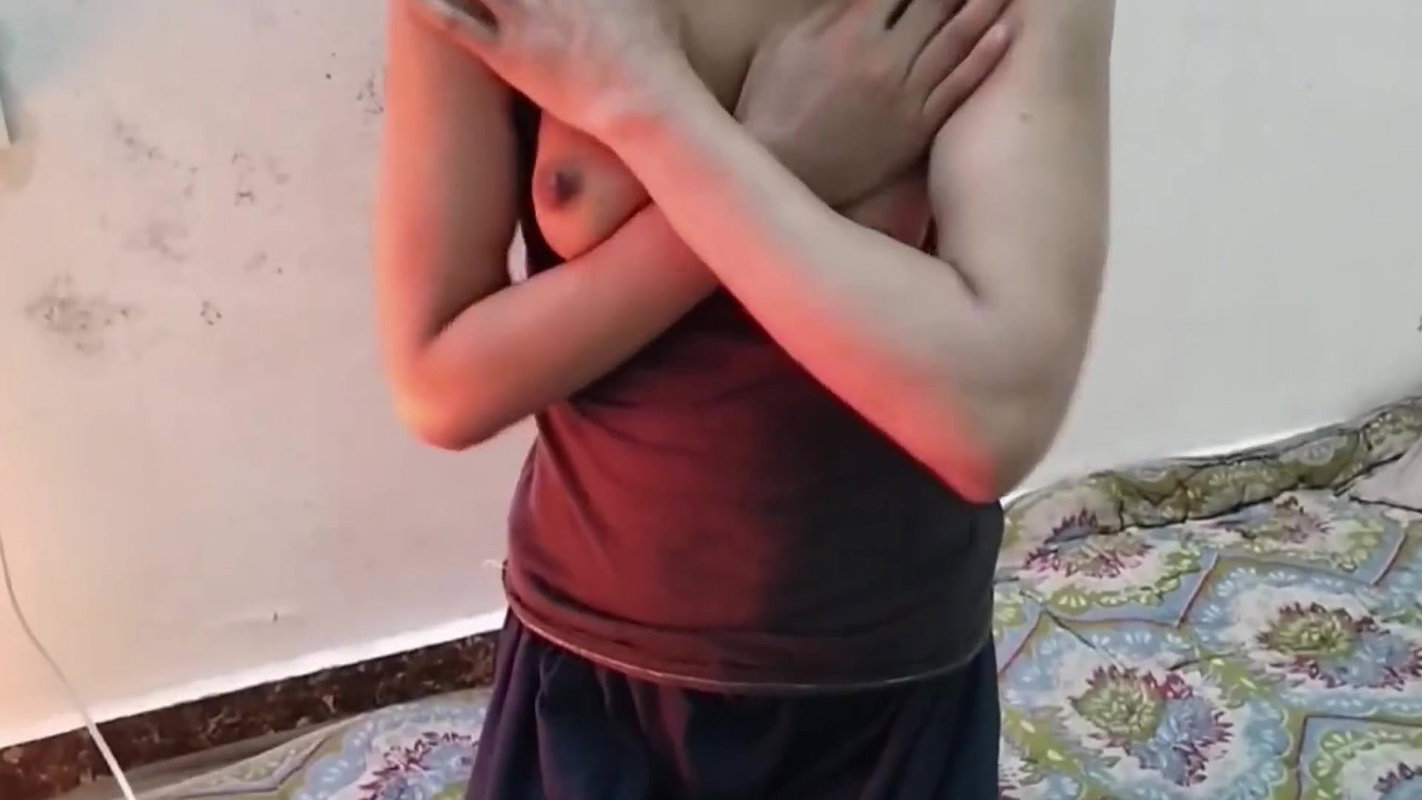 Sister in law ne mere ko jabar dasti apni boobs dikhaya