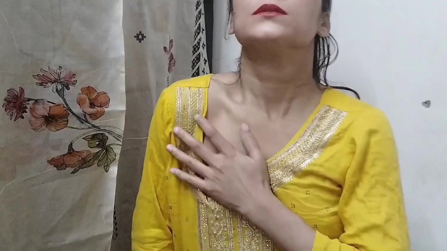 Big step brother ne meri chuchi daba daba kar pela