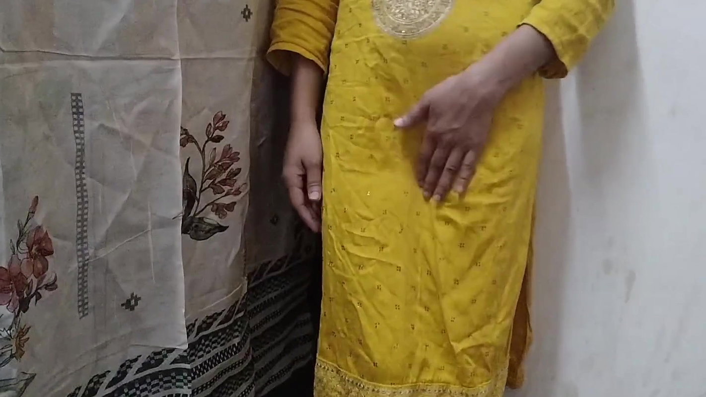 Big step brother ne meri chuchi daba daba kar pela