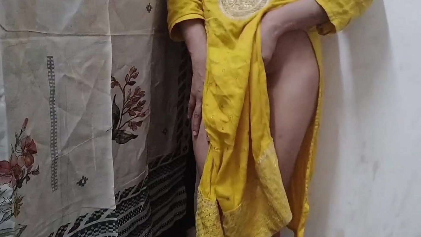 Big step brother ne meri chuchi daba daba kar pela