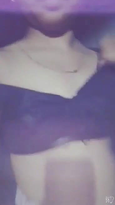 Desi Girl Showing Boobs