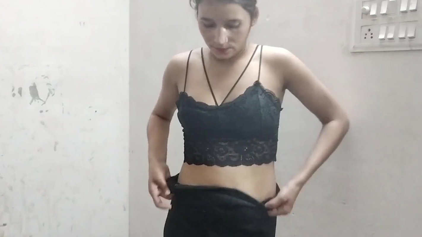 Bhabhi ne sab ke samne mera land muh me liya