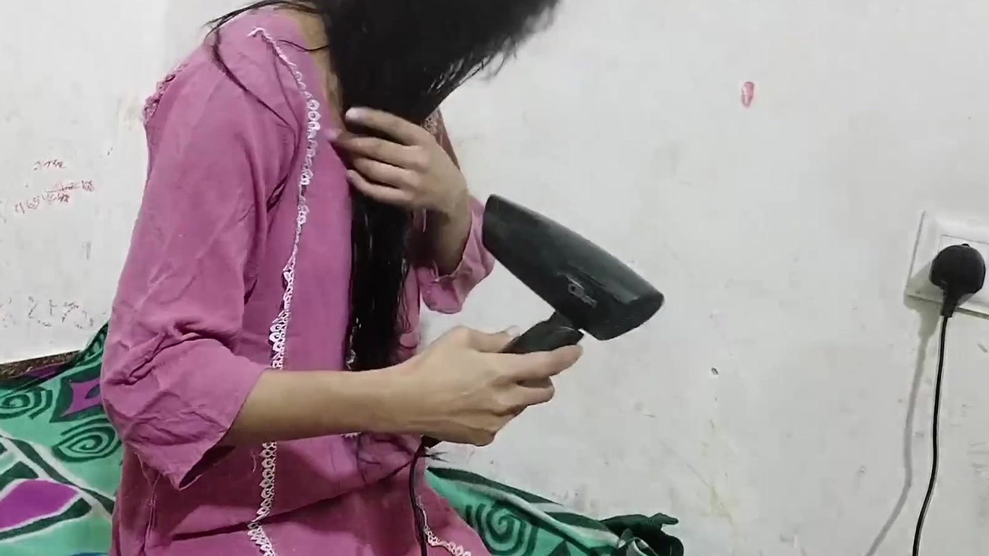Bhabhi ko chod kar bur se paani nikala