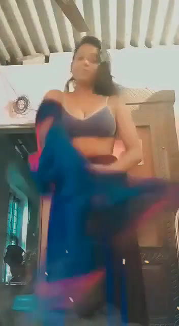 Sexy Girl Showing Boobs And Pussy
