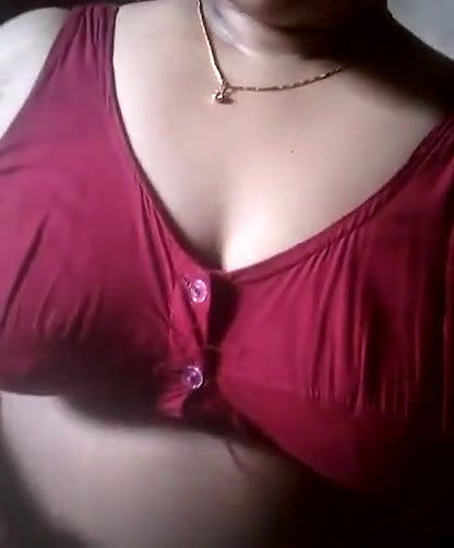 Bangladeshi Boudi Shows Her Pussy