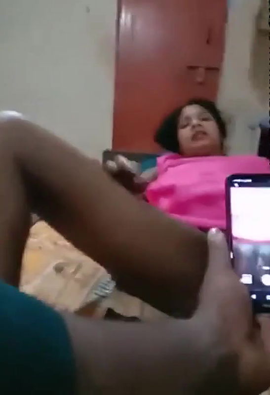 Desi Aunty Pussy Show on Cam Chat Hot