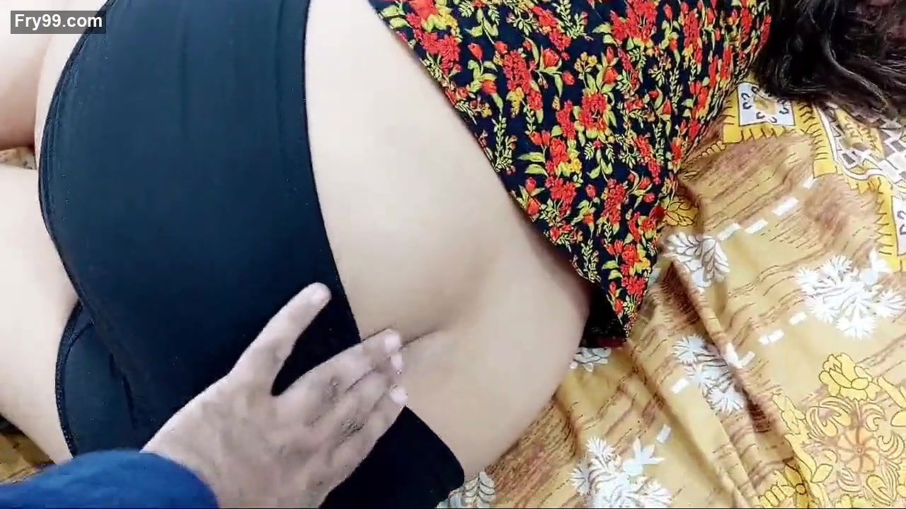 My Stepsister Teasing My Cock , Rubbing Her Pussy And Ass On My Dick , But I Am Looking To Enter Full Dick