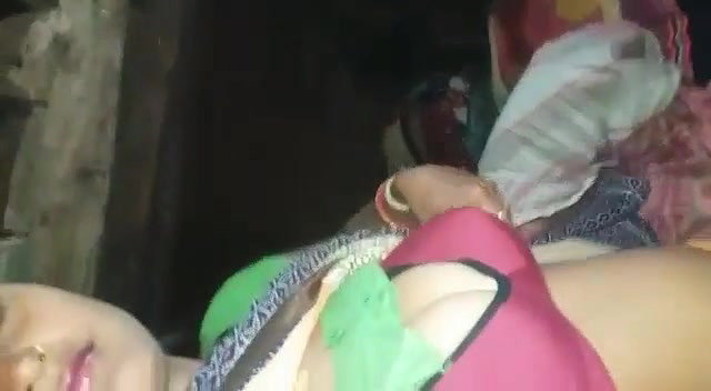 Village bhabhi making video for lover ,showing boobs and pussy