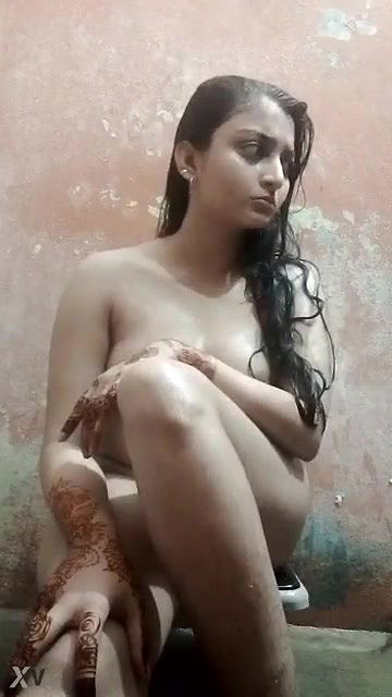 Super Cute paki girl Shows her Boobs and Pussy