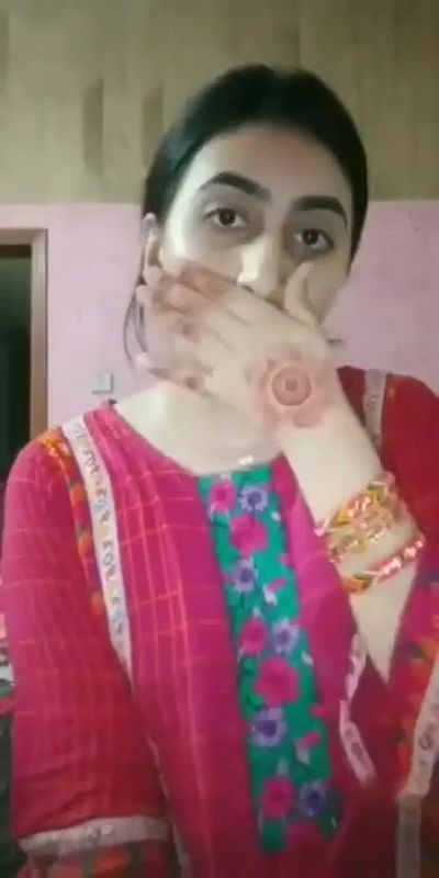 Beautiful Paki Girl Showing