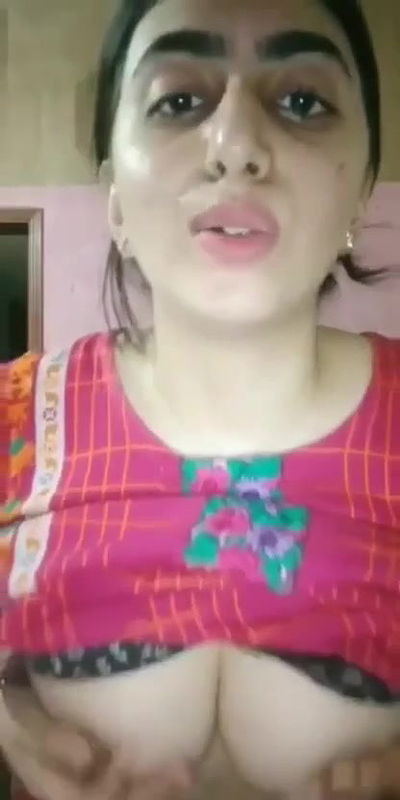 Beautiful Paki Girl Showing