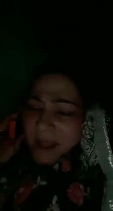 Cheater milf talking on phone while lover fingering in her pussy