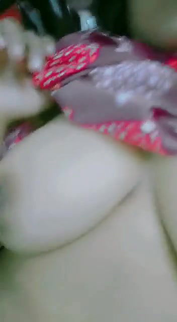 Desi Girl Shows Her boobs