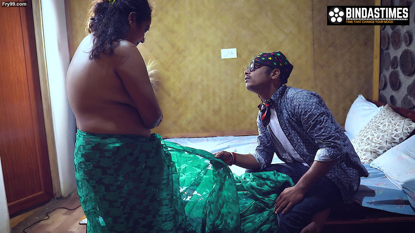 Desi Hot Garam Bhabhi ko chodne aaya mohalle ka bhai ( Full Video )