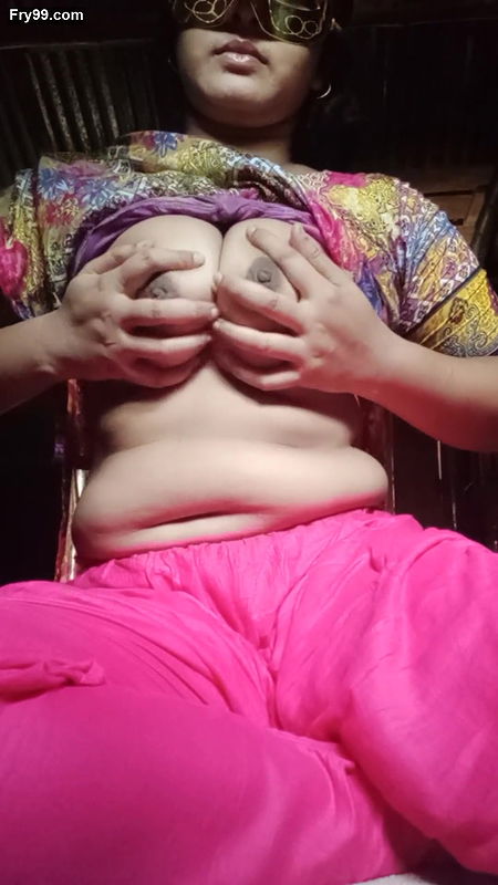 Fruit sex video. Horny girl is sexing with banana. Gorgeous women is liking pussy with fruit. sexy girl is masturbating(3)