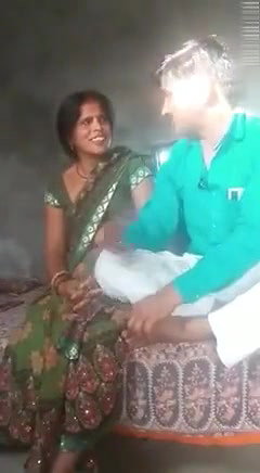 Desi village aunty fucking with nbir and her Daughter make video