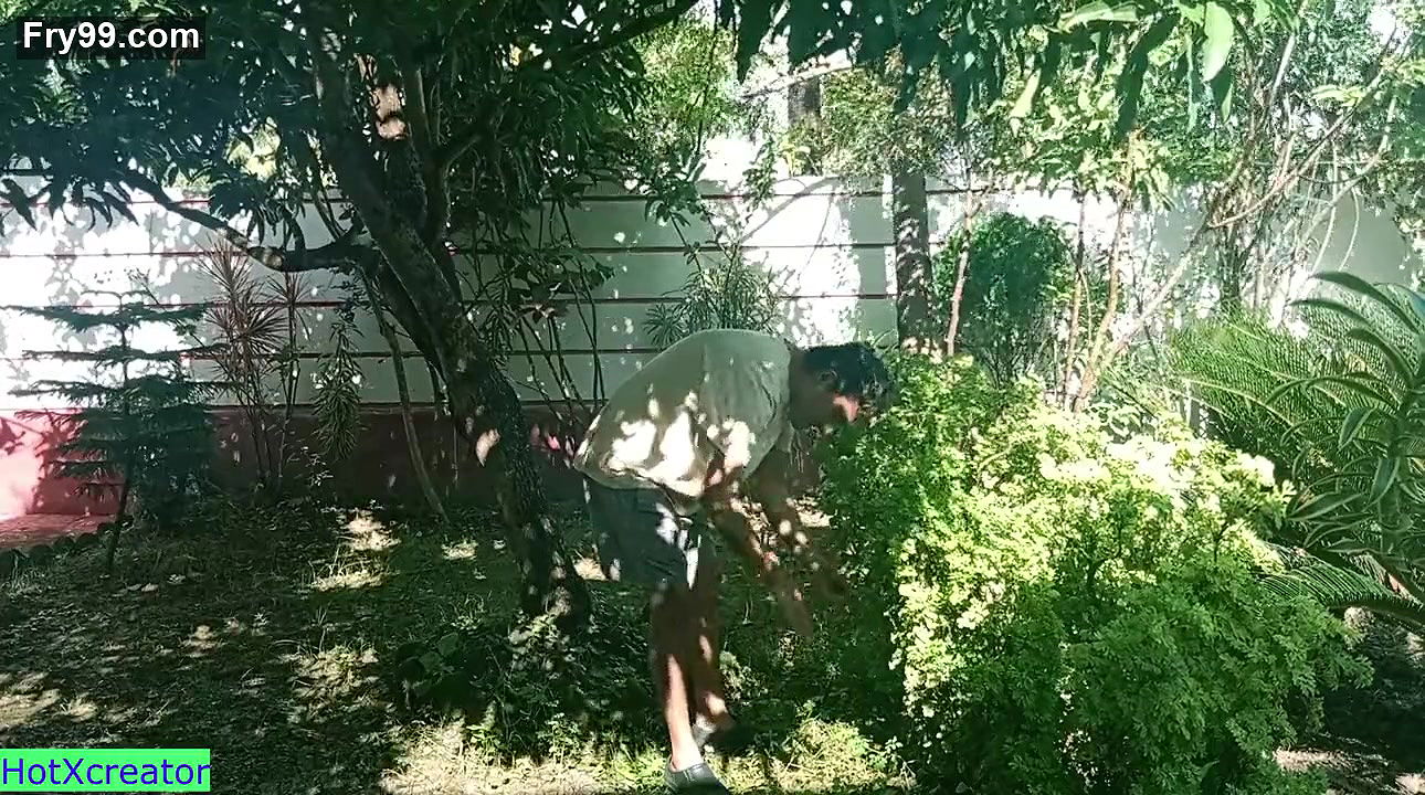 Indian hot milf Bhabhi outdoor sex! Hot pussyfucking sex with hindi audio