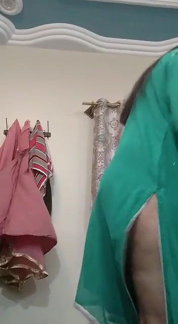 Persian girl showing big ass