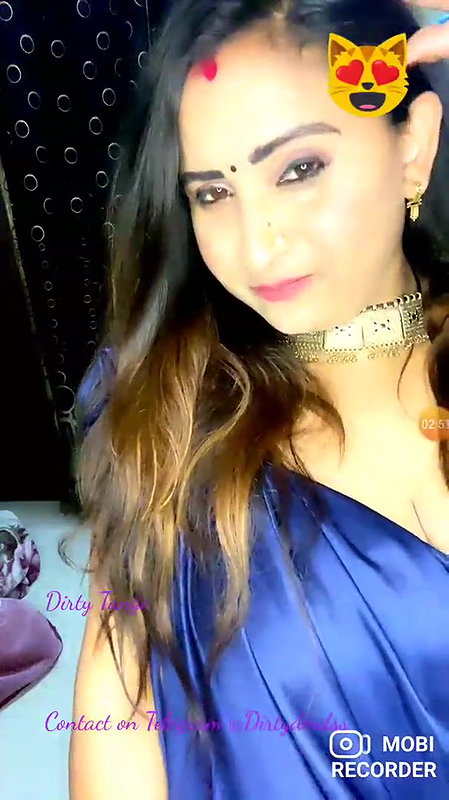 Mahi Queen Cleavage Show