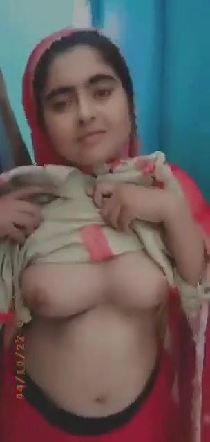 Shy paki Girl Shows her Boobs
