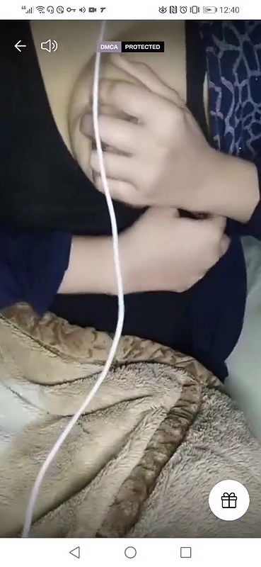 Paki girl showing boobs on tango live