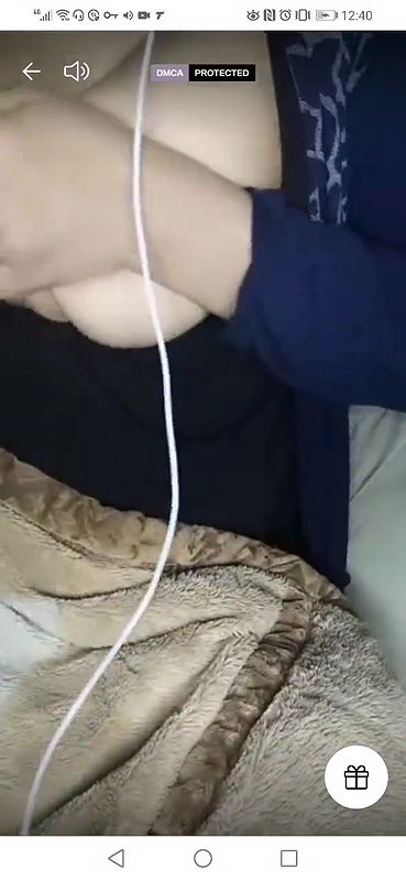 Paki girl showing boobs on tango live