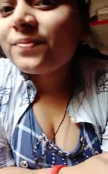 Desi Girl Shows Her Milky Boobs