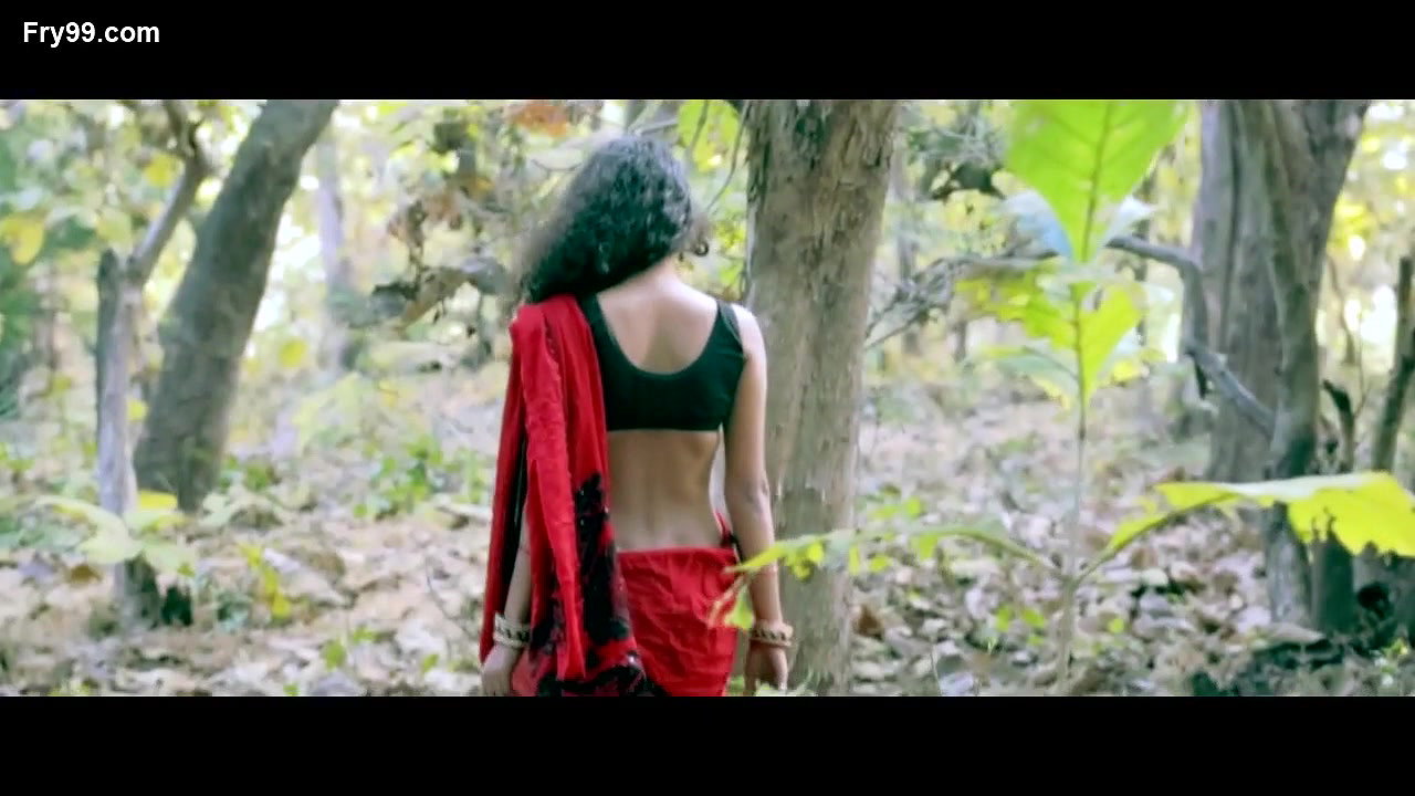 Desi Model Sexy Navel & Figure Show in Shoot