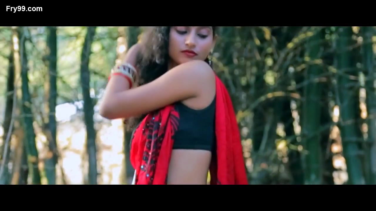 Desi Model Sexy Navel & Figure Show in Shoot