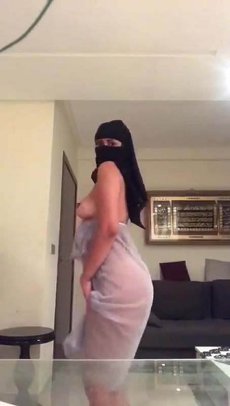 Paki girl showing pussy