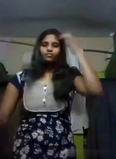 Big Booby Indian Gf Nude clip