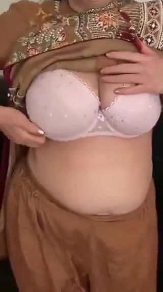 Paki lady showing a boob