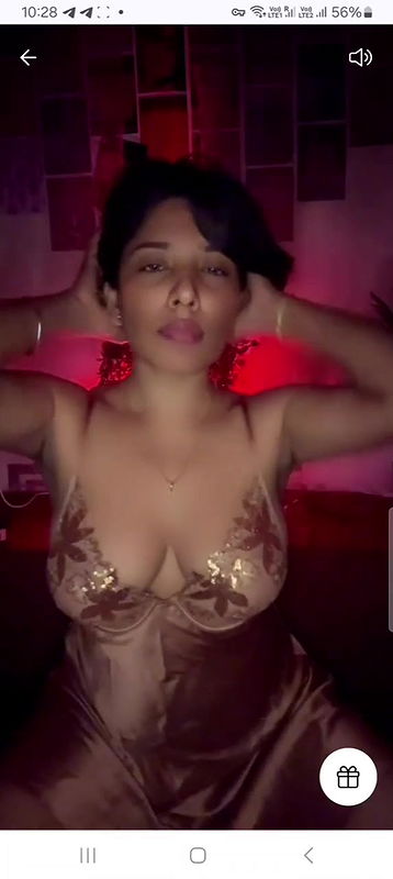 Desi cute model show boobs