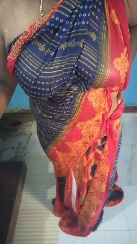 Dress Washing Saree Wearing Hot Talking Tamil Aunty
