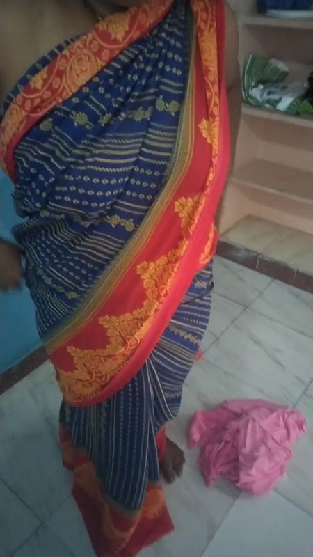 Dress Washing Saree Wearing Hot Talking Tamil Aunty