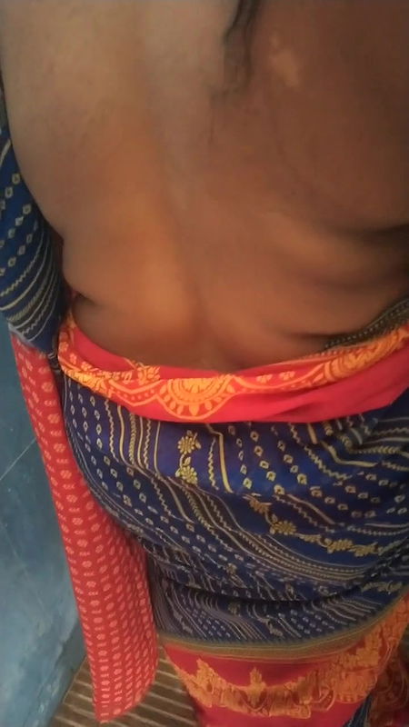 Dress Washing Saree Wearing Hot Talking Tamil Aunty