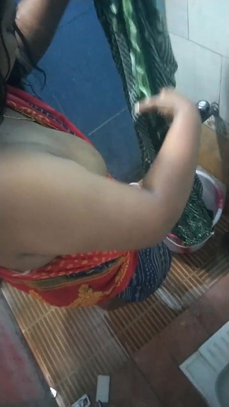 Dress Washing Saree Wearing Hot Talking Tamil Aunty