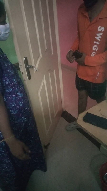 Swiggy Food Delivery Boy Sex with Aunty