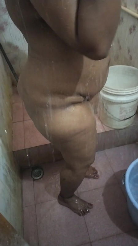 Salem Mature Hot Bathing with Pissing I Shoot Her Bathing