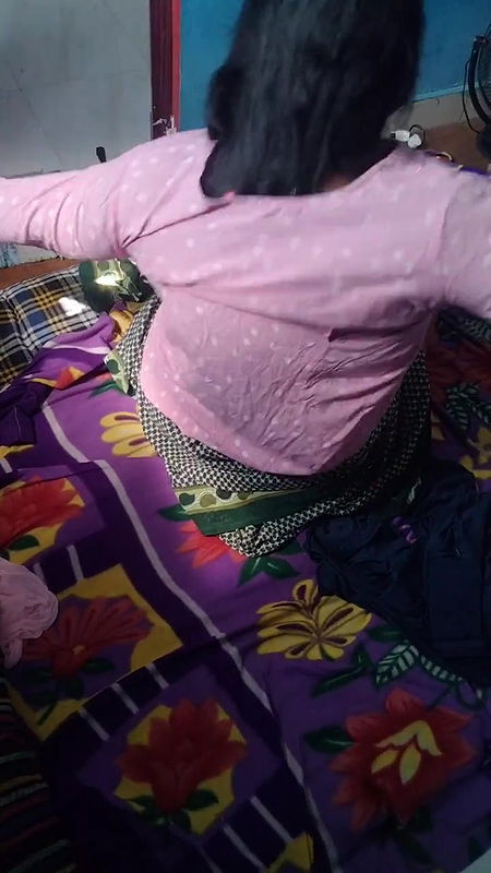 Muslim Aunty with Hindu Husband Hot Sexy Sperm Spread Video