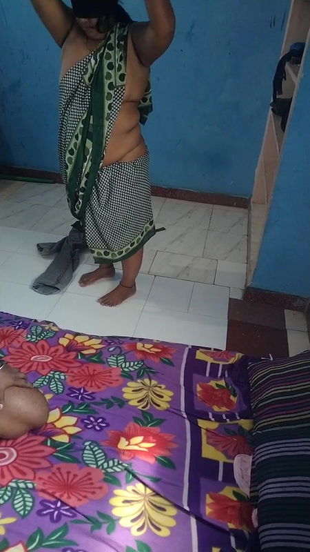 Muslim Aunty with Hindu Husband Hot Sexy Sperm Spread Video