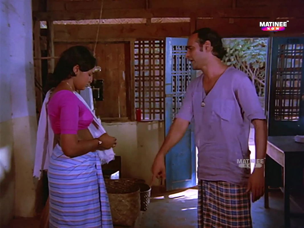 Beena Kumbalangi scenes village beauty dusky in lungi blouse sexy tummy deep navel