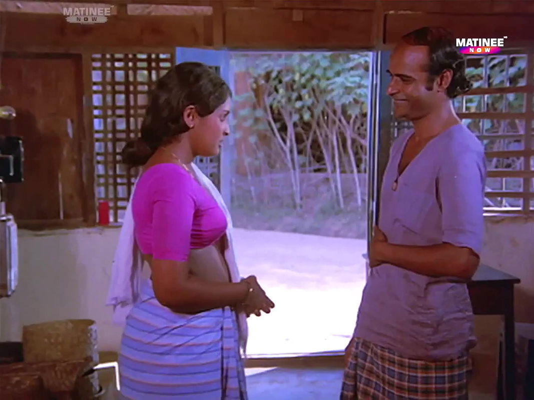 Beena Kumbalangi scenes village beauty dusky in lungi blouse sexy tummy deep navel