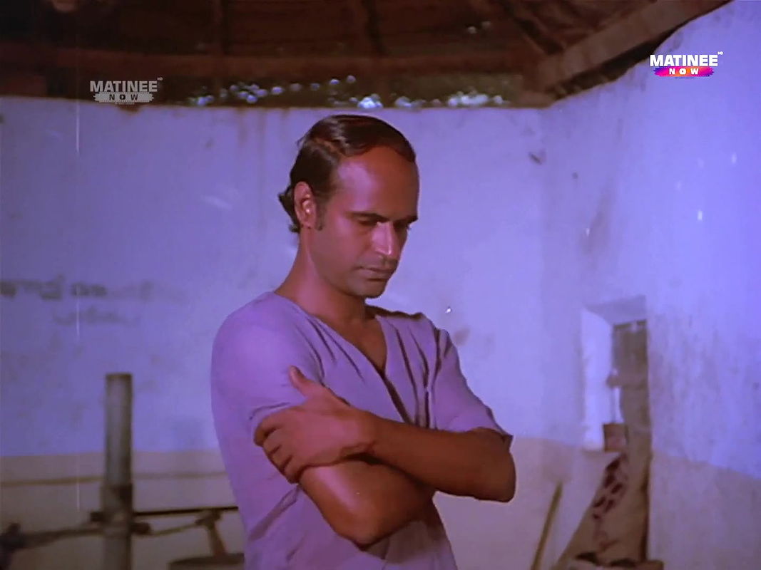 Beena Kumbalangi scenes village beauty dusky in lungi blouse sexy tummy deep navel