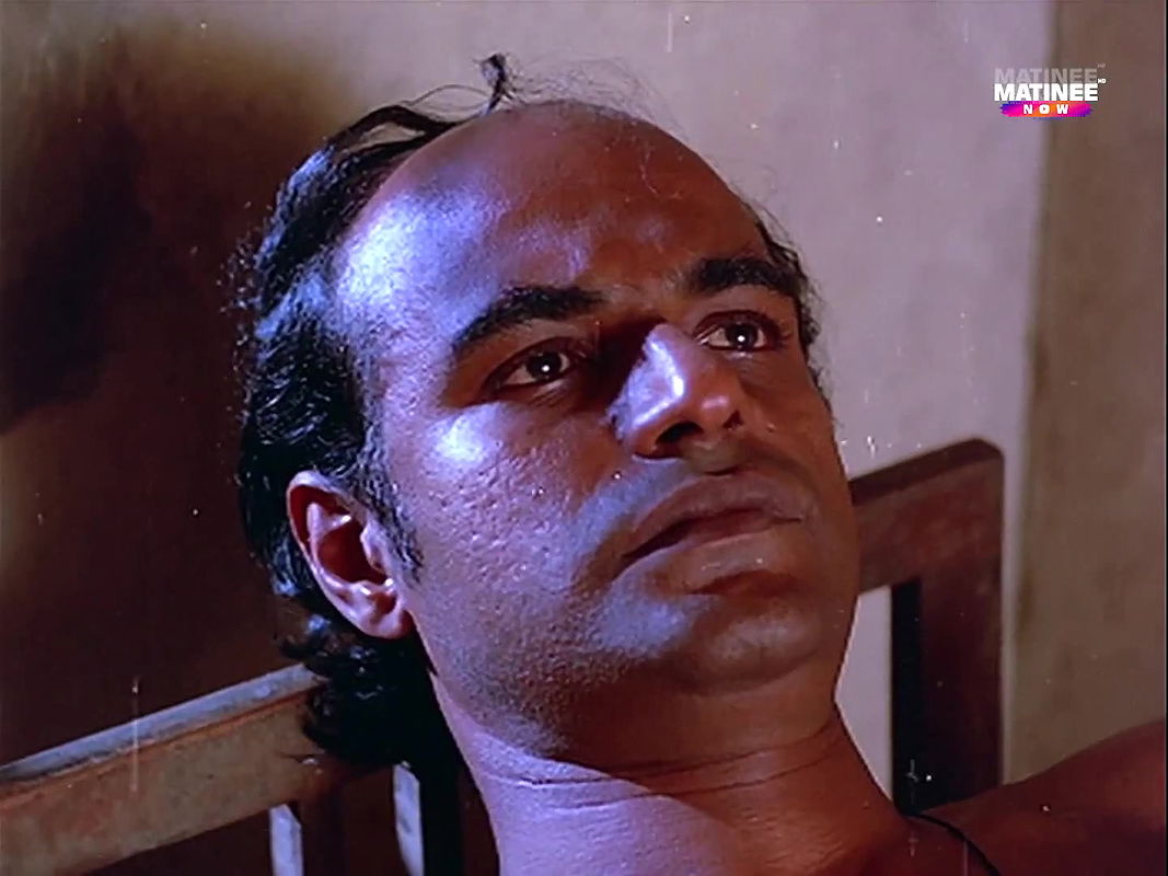 Beena Kumbalangi scenes village beauty dusky in lungi blouse sexy tummy deep navel